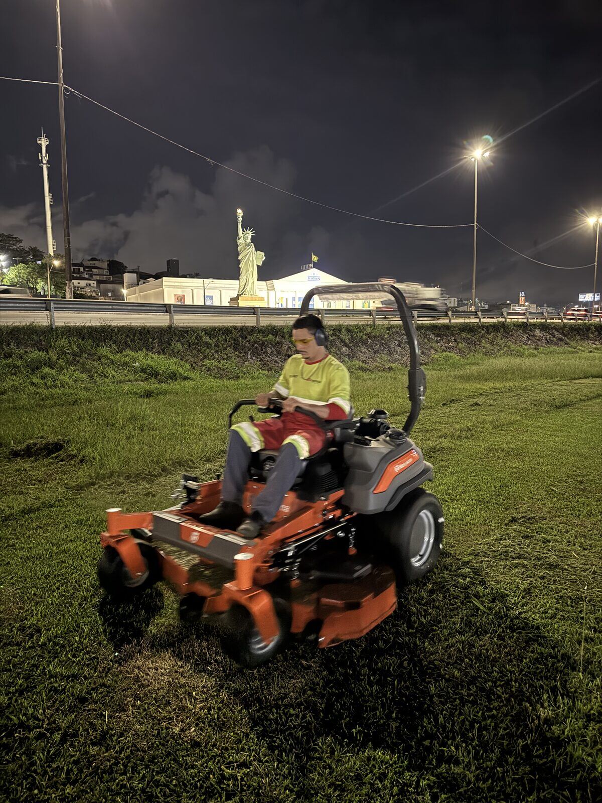 Cortador Giro Zero em ação